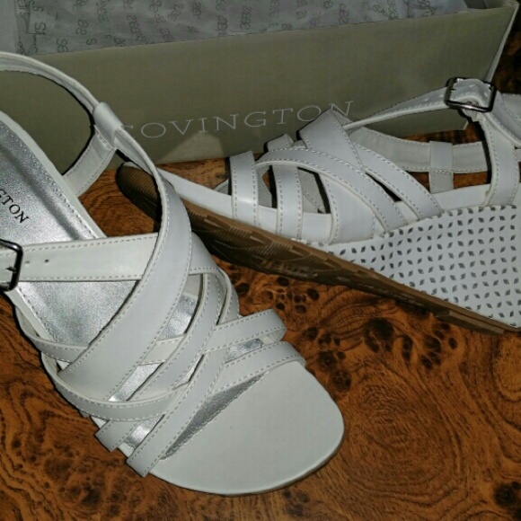 👠 Covenington 👠 wedges in white size 9.5