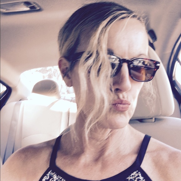 Meet your Posher, Lisa - Picture 2 of 2