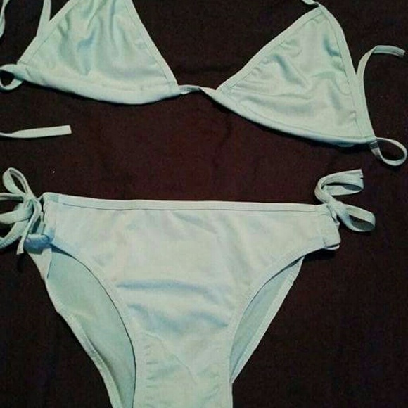 Bikinis - Picture 2 of 2