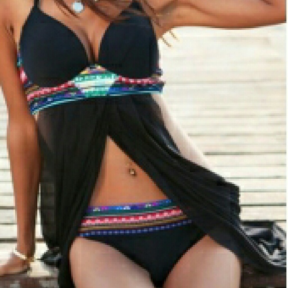Bikinis - Picture 3 of 4