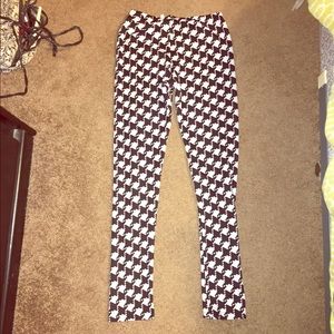 Black & white printed leggings.