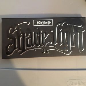 Kat Von D Shade and Light contour palette
