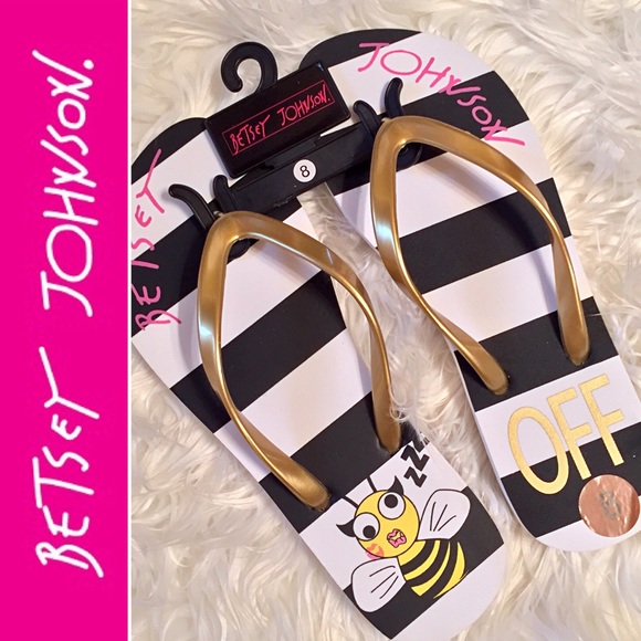 betsey johnson flip flops