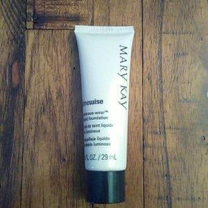 Mary Kay TimeWise Luminous-wear Liquid Foundation