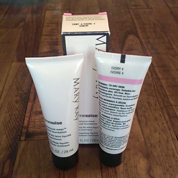 Mary Kay TimeWise Luminous-wear Liquid Foundation