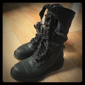 Dr. Martens Triumph 1914 boot