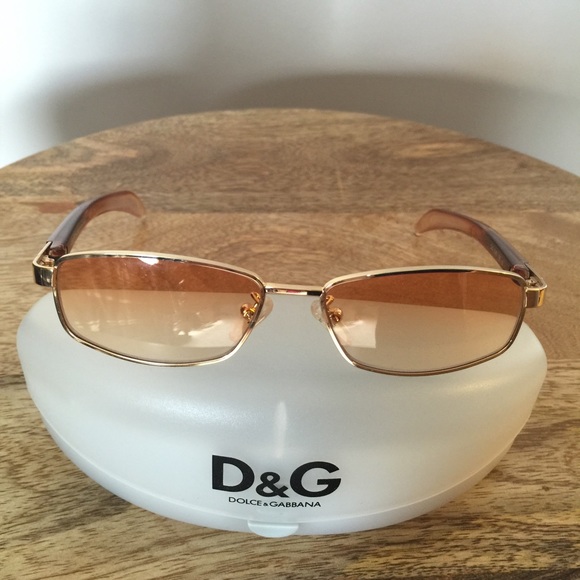 D&G Rose colored sunglasses with gold frame, new. - Picture 2 of 4