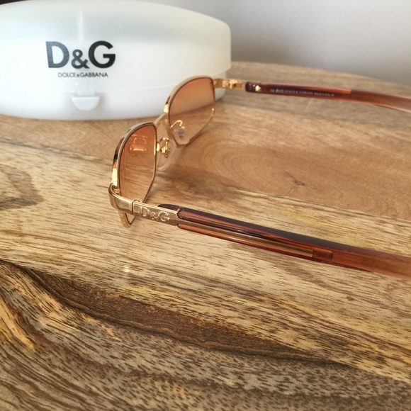 D&G Rose colored sunglasses with gold frame, new. - Picture 4 of 4