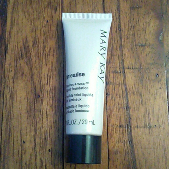 Mary Kay TimeWise Luminous-wear Liquid Foundation