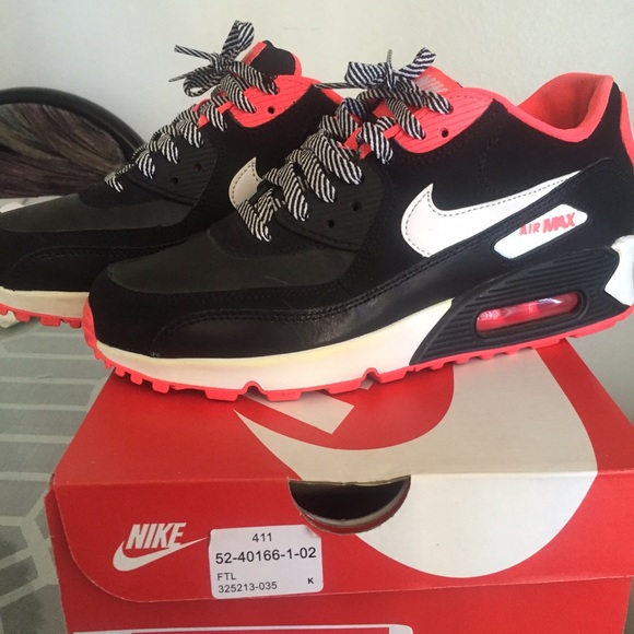 Nike Shoes - AIR MAX 90