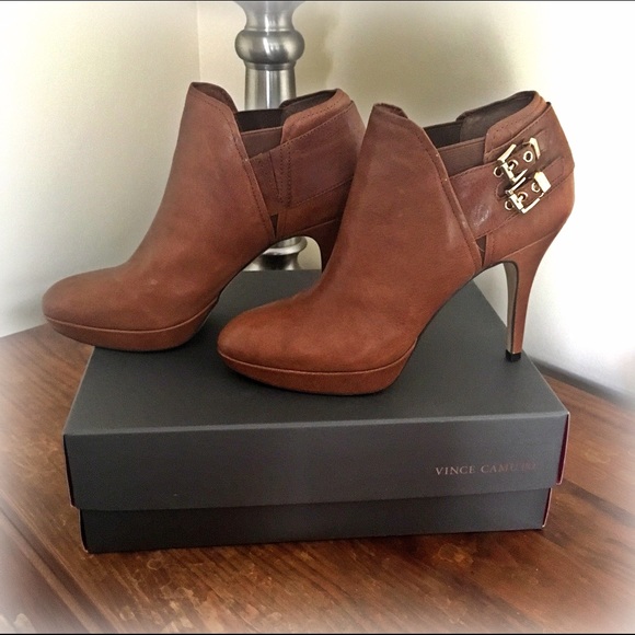 💟 Vince Camuto Slip on Booties