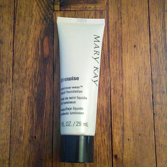 Mary Kay TimeWise Luminous-wear Liquid Foundation