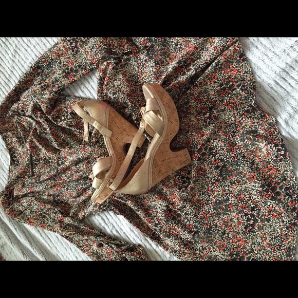 Gold Elaine Turner wedges - Picture 2 of 4