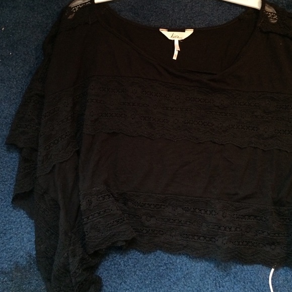 Short bell sleeve shirt