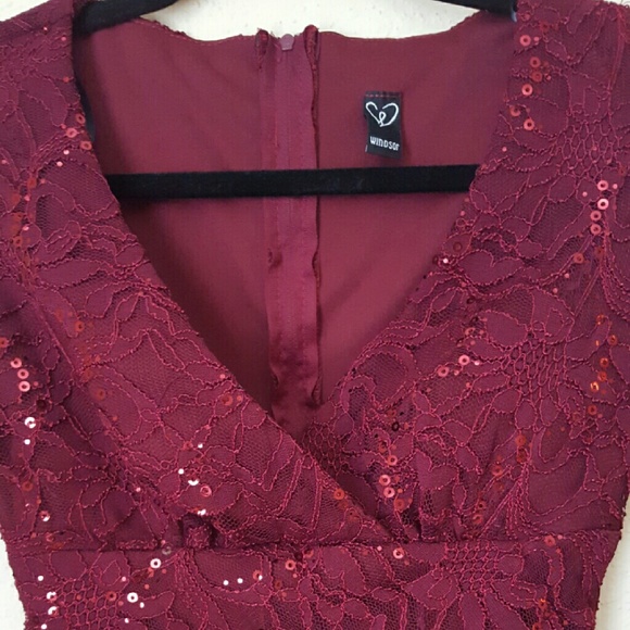*SOLD* Burgandy Windsor midi dress - Picture 3 of 4