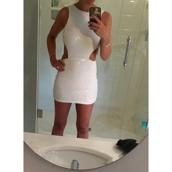HP🍭💋👏🏼🎉White sequin cutout dress✨