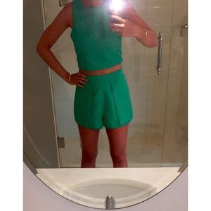 Green shorts & top two piece set🍍