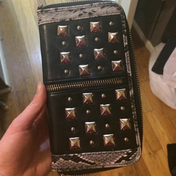 Nicole Lee wallet