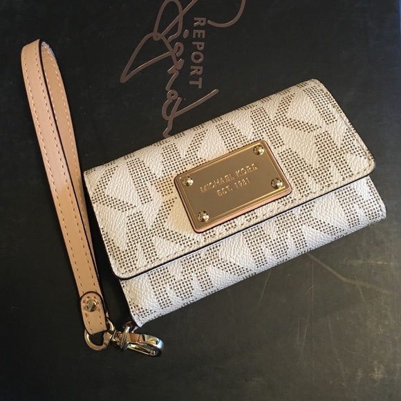 ‼️SOLD‼️Michael Kors phone case, wallet/wristlet - Picture 1 of 4