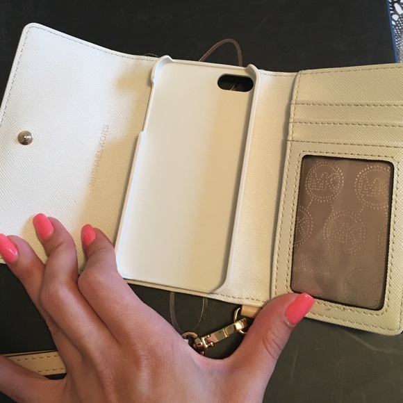 ‼️SOLD‼️Michael Kors phone case, wallet/wristlet - Picture 2 of 4