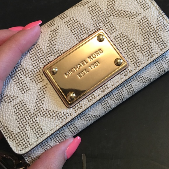 ‼️SOLD‼️Michael Kors phone case, wallet/wristlet - Picture 3 of 4