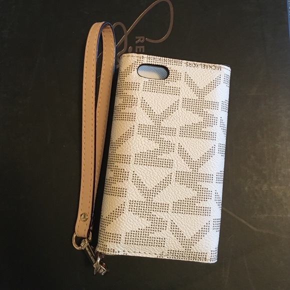 ‼️SOLD‼️Michael Kors phone case, wallet/wristlet - Picture 4 of 4