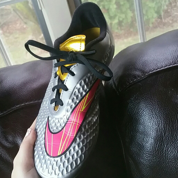 Nike cleats - Picture 2 of 4