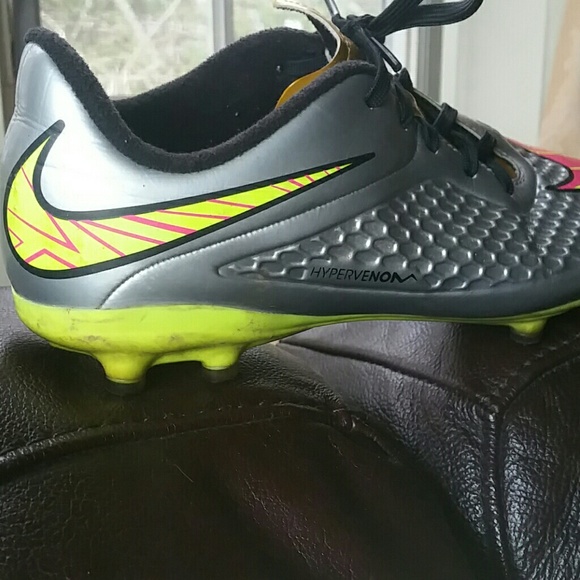 Nike cleats - Picture 3 of 4