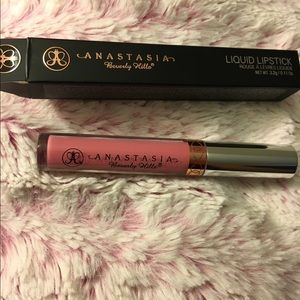 ABH liquid lipstick 👄