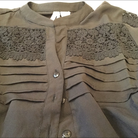 Lace tunic top HP 1/11/19 - Picture 2 of 6