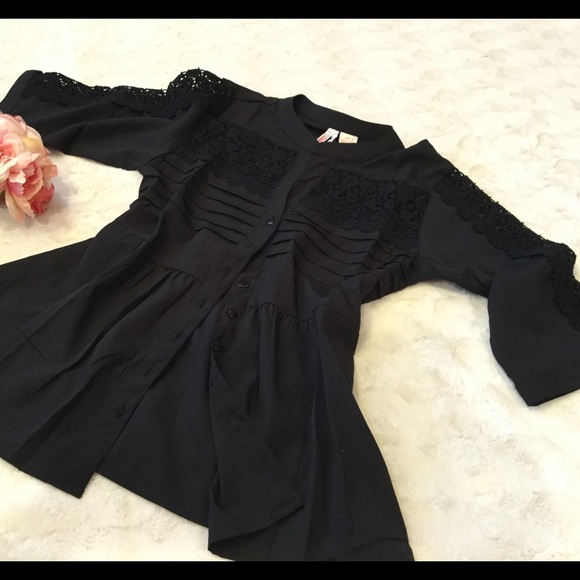 Lace tunic top HP 1/11/19 - Picture 3 of 6