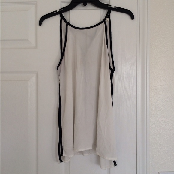 Black & white sleeveless top