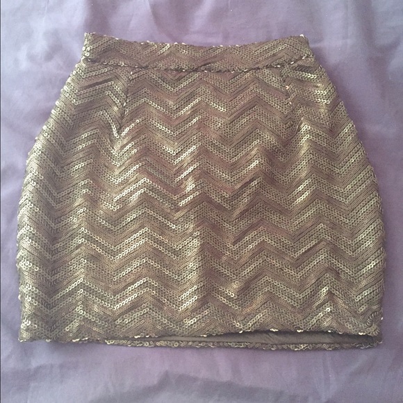 Ⓜ️ SOLD - Tobi Black Sequined Chevron Skirt