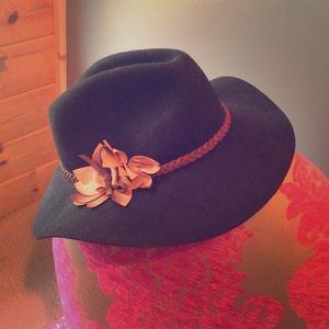 August brand Floppy Hat with flower detail