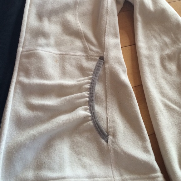 North face zip-up sweatshirt - Picture 2 of 3