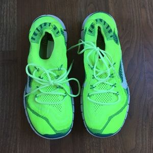 NIKE FLYKNIT FREE SNEAKER