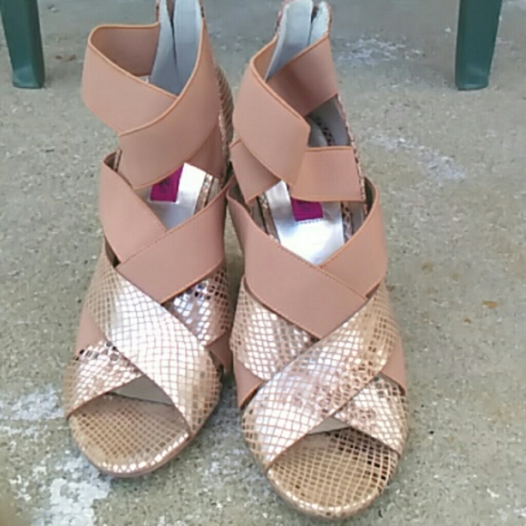 Sandals(reduced) - Picture 2 of 2