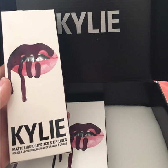KYLIE LIP KIT KOURT K