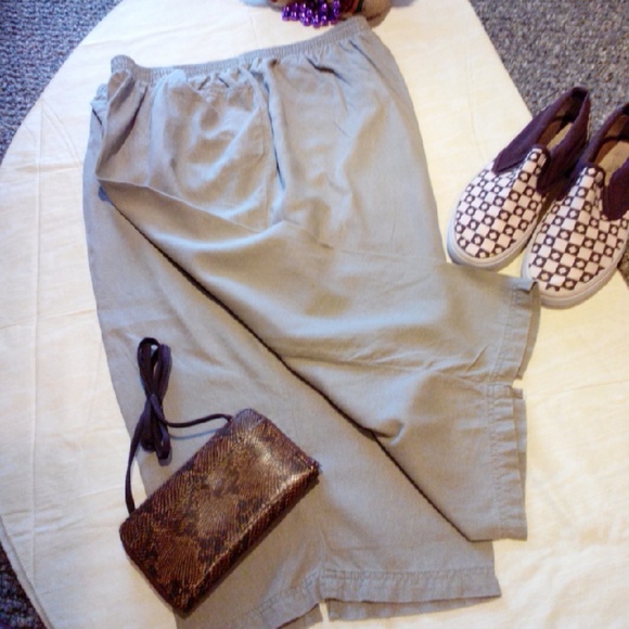 "Ms.Lee." Crop Pants.(Gently Used)  (MAKE A OFFER)