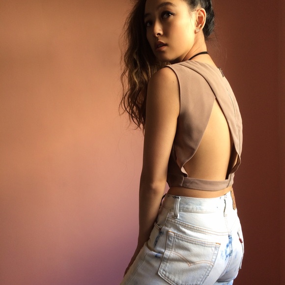 Cameo Class Cutout Crop Top - Picture 2 of 4