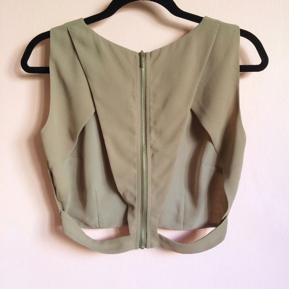 Cameo Class Cutout Crop Top - Picture 4 of 4