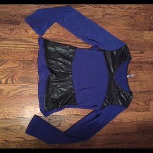 Blue cotton stretchy shirt with leather detail
