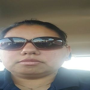 Meet your Posher, Claudia