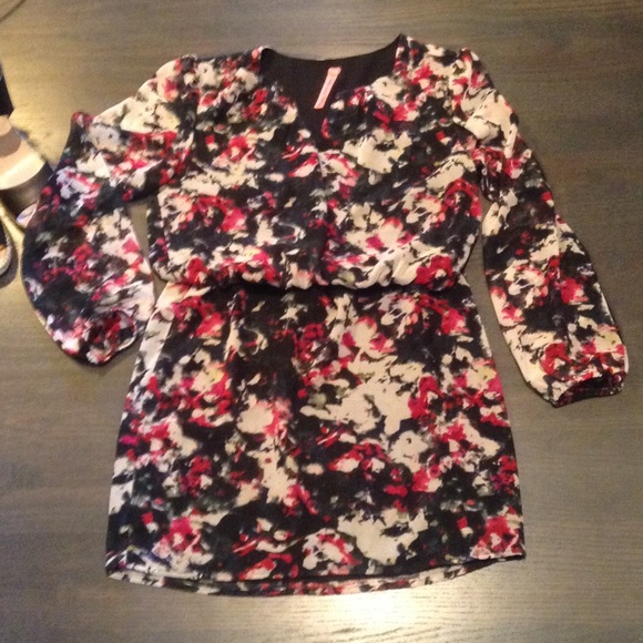 Size medium dress with elastic waist.