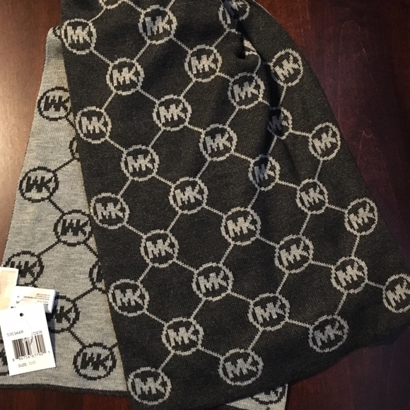 Michael Kors NWT jet set signature scarf