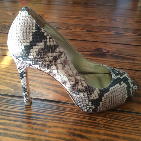Elaine Turner Peep Toe Python Embossed Heels - image 2