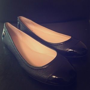 Kate Spade ballet flats in black leather/patent.