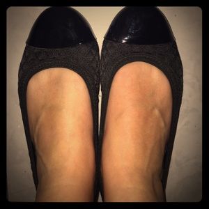 Dana Buchman ballet flats
