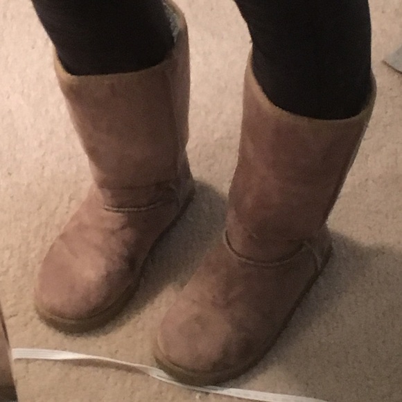 Cute ugg look alike boots!!