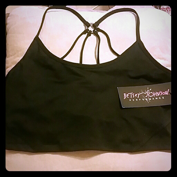 🌟20% Off 🌟 NWT Strappy Crop Top